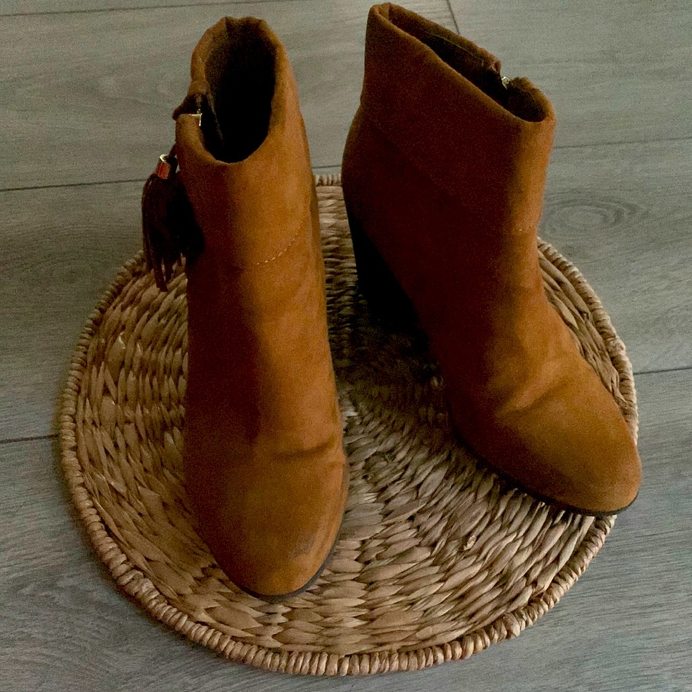 Camel fringe zipper ankle bootie